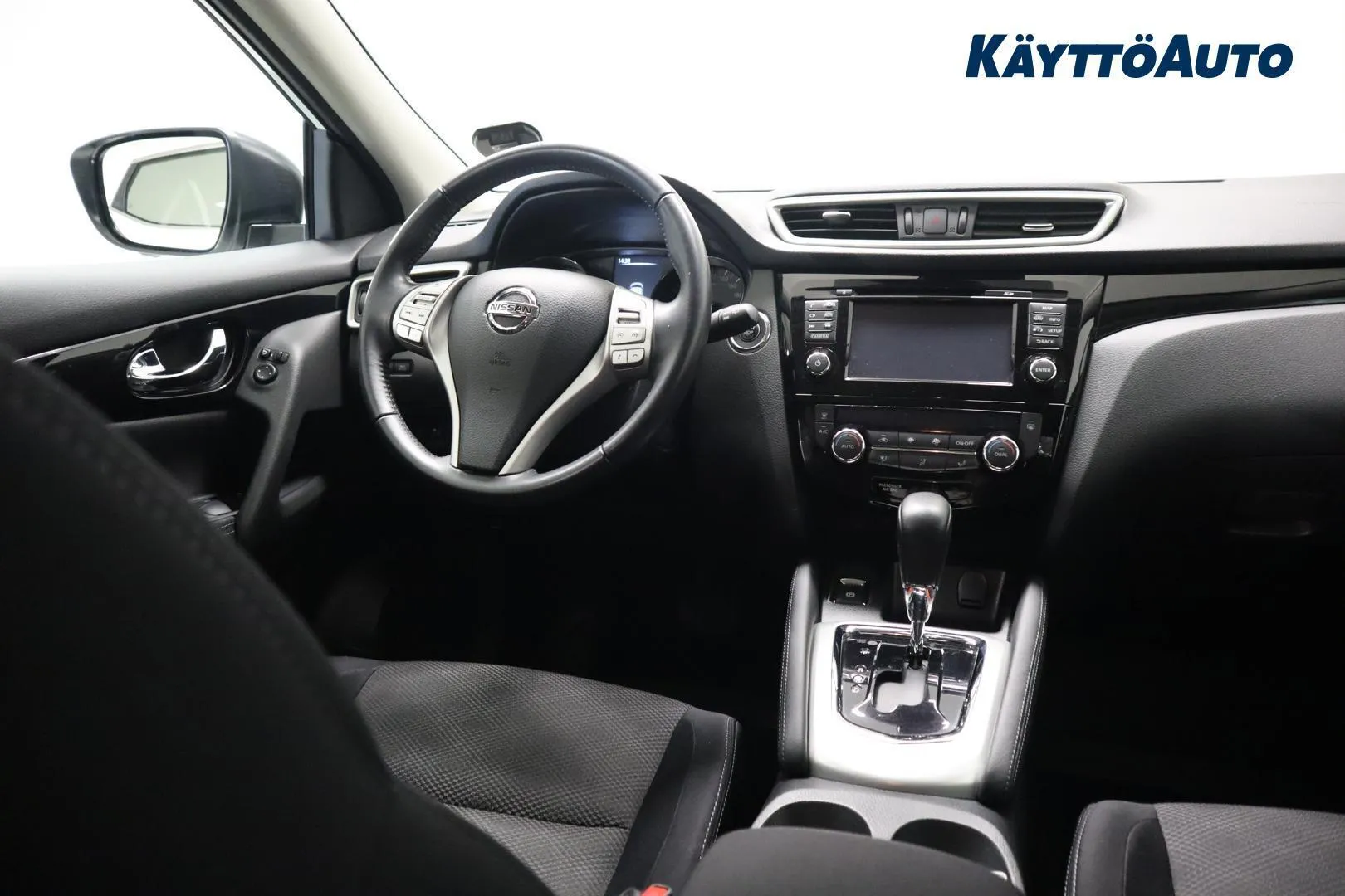 NISSAN Qashqai UZS-212 carousel image