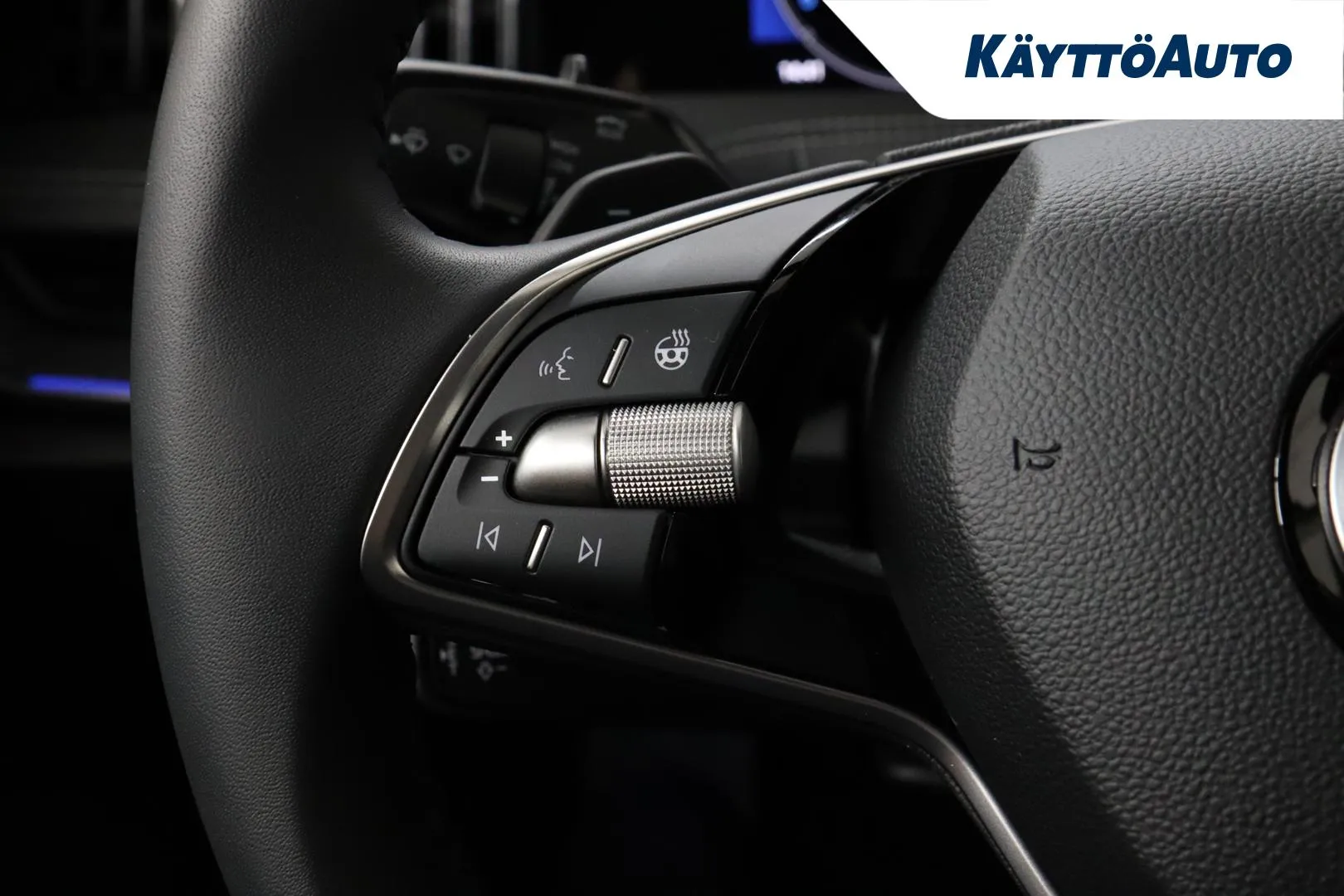 Skoda Superb JNK-515 carousel image