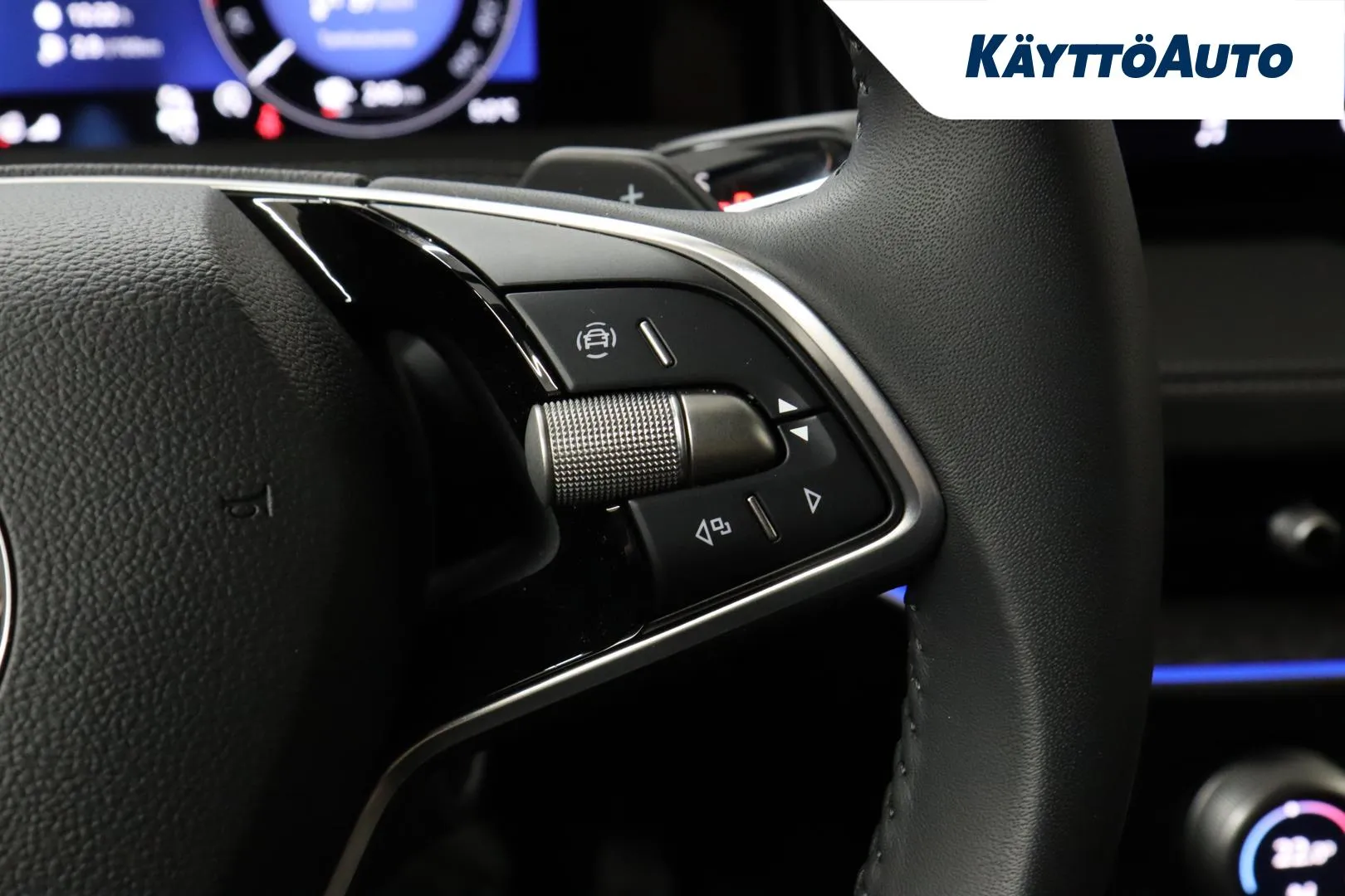 Skoda Superb JNK-515 carousel image