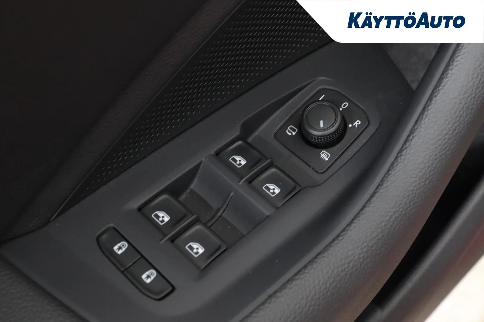 Skoda Superb JNK-515 carousel image