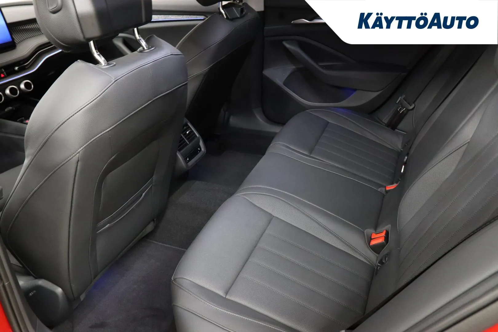 Skoda Superb JNK-515 carousel image