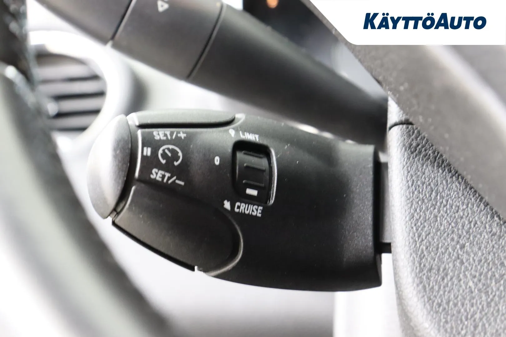 Peugeot 5008 CNM-321 carousel image