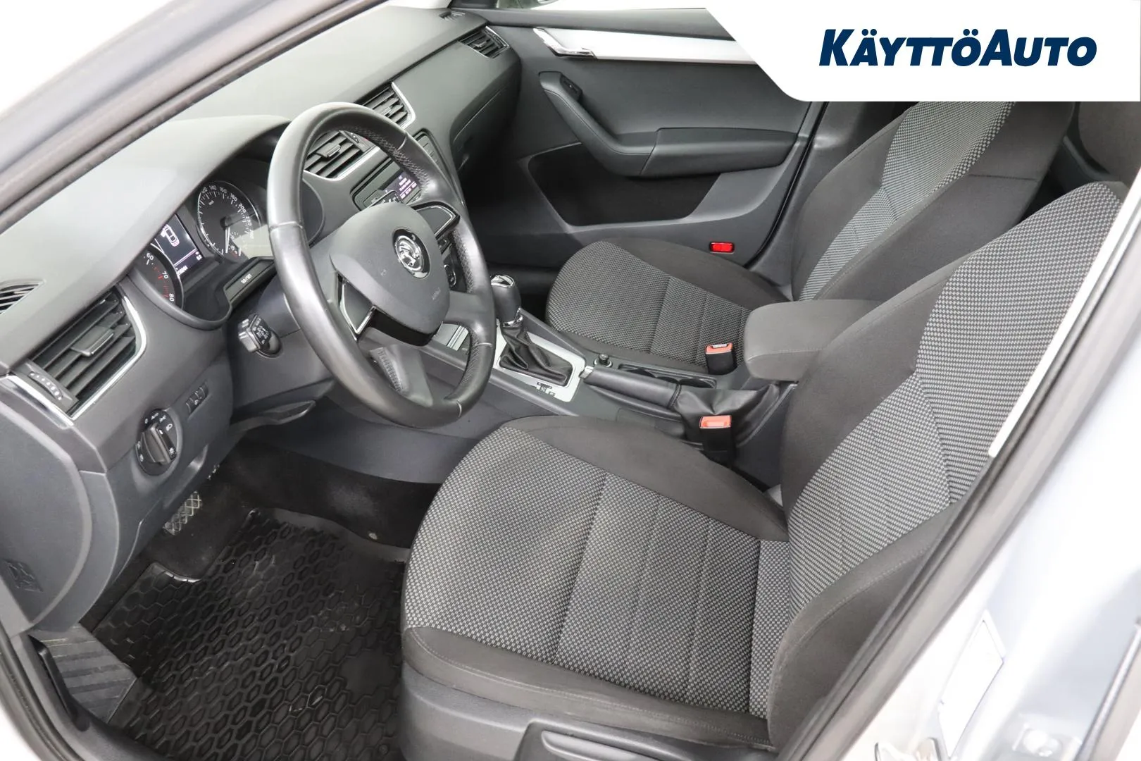 Skoda Octavia KMN-699 carousel image