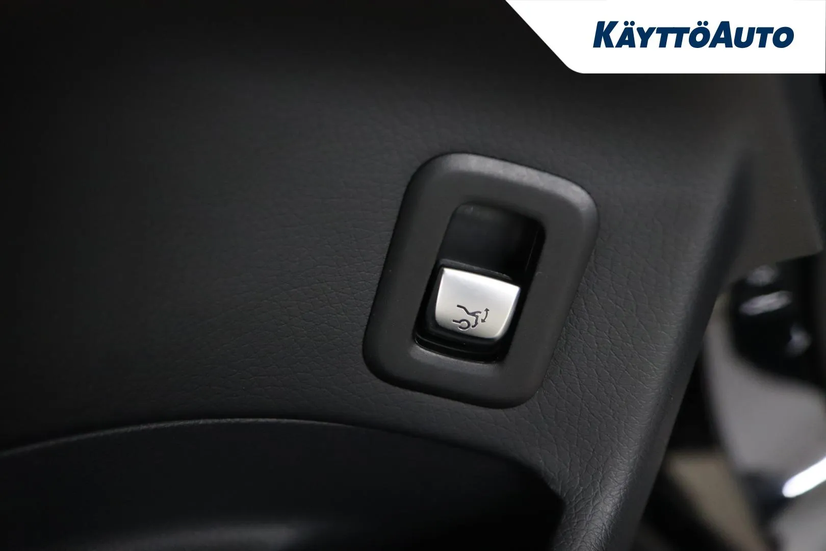 Mercedes-Benz GLC FNU-319 carousel image