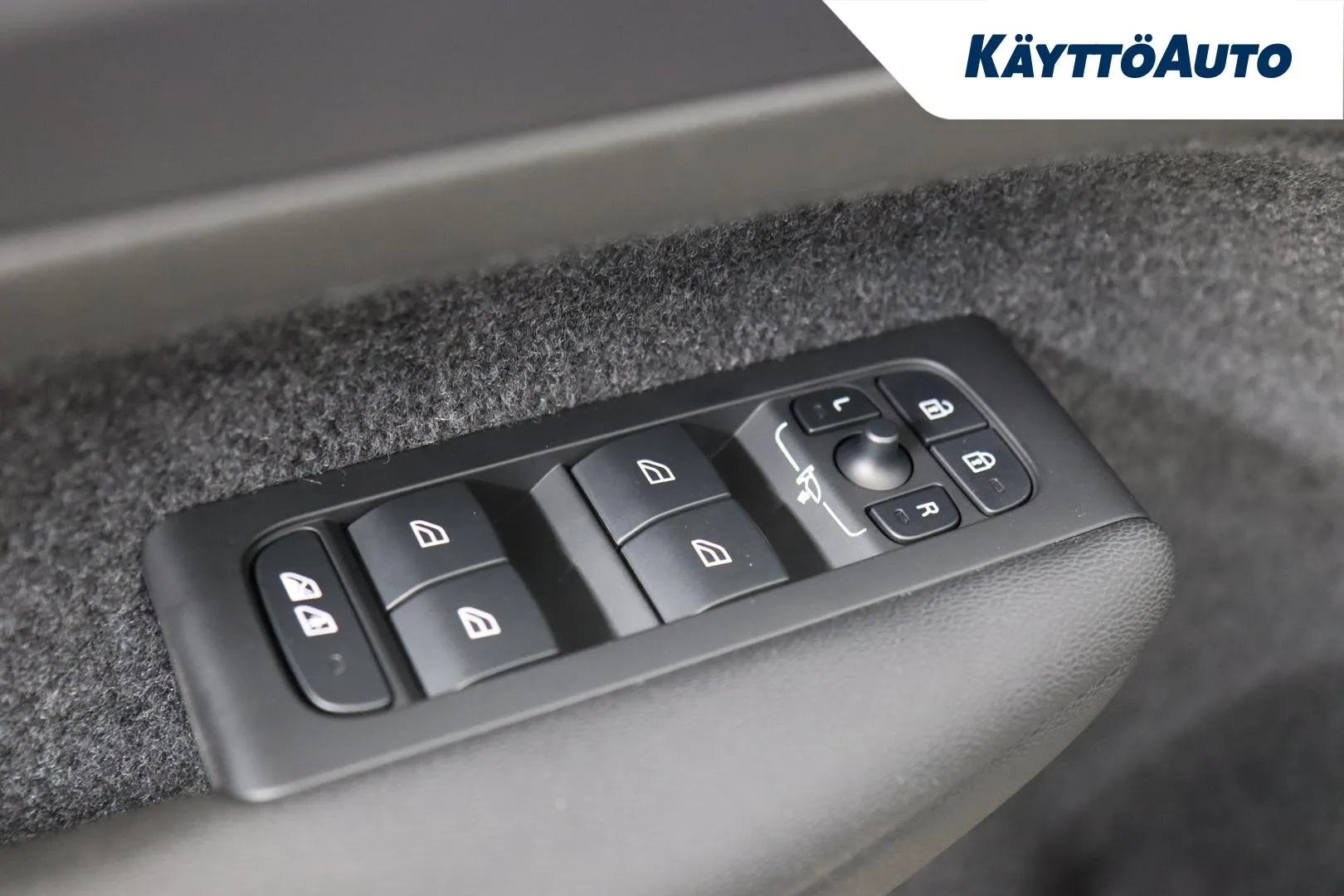 VOLVO XC40 GPC-752 carousel image