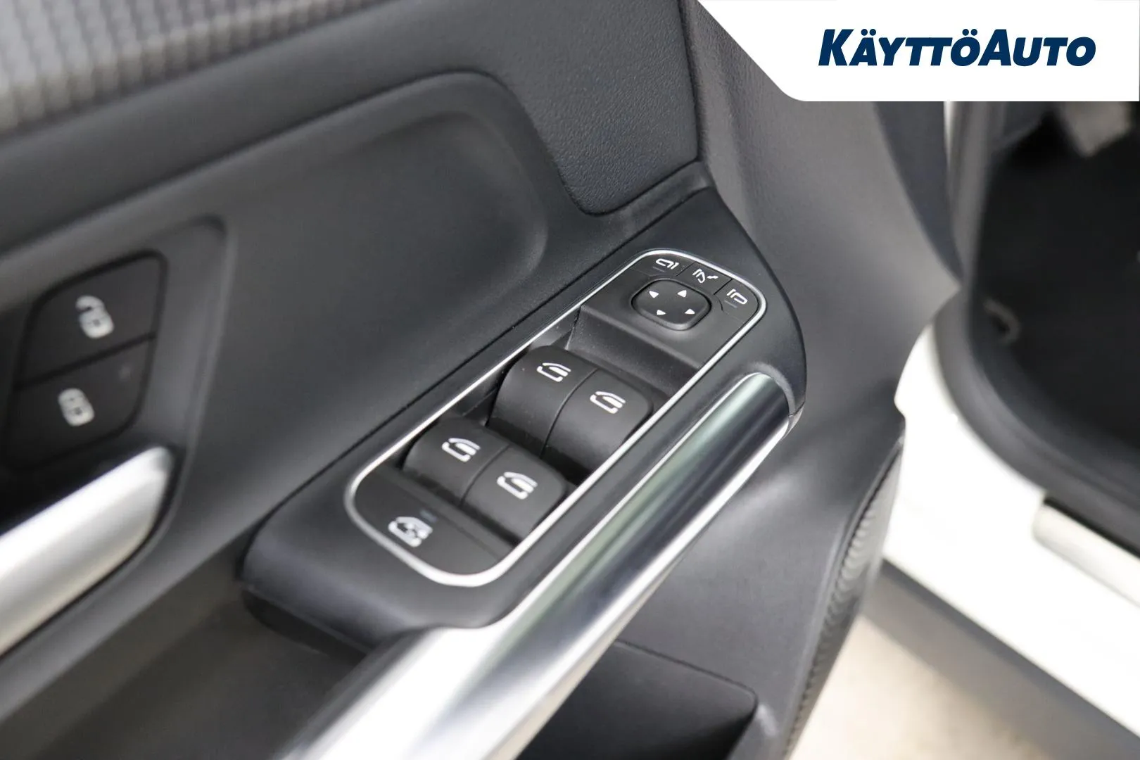 MERCEDES-BENZ EQA LTH-257 carousel image