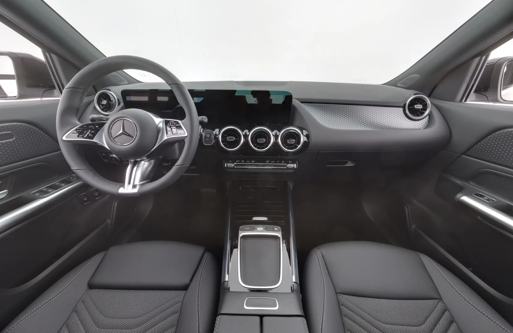 Mercedes-Benz GLA CSK-699 carousel image