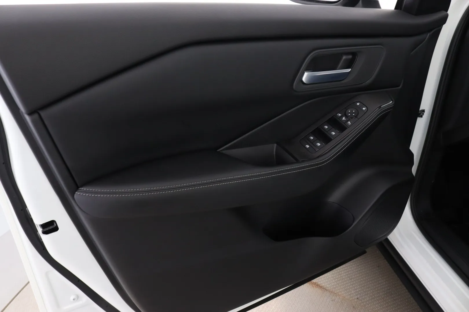 Nissan X-Trail JNV-473 carousel image