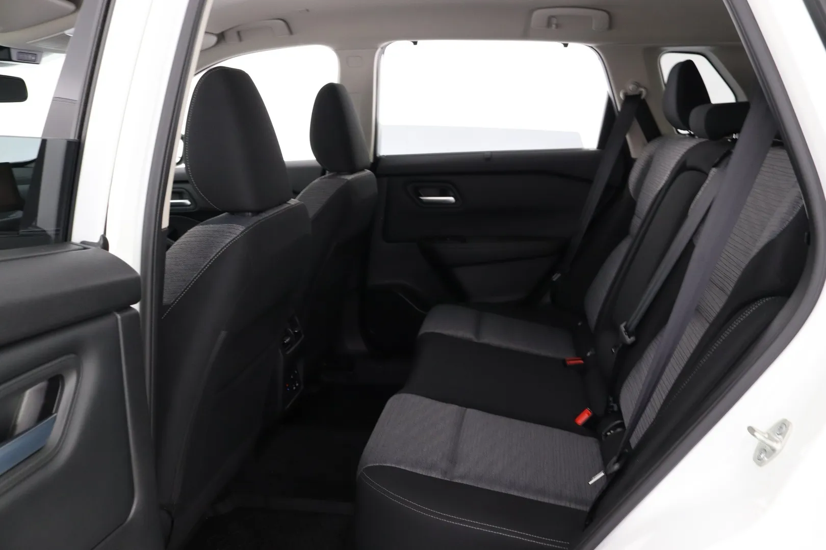 Nissan X-Trail JNV-473 carousel image