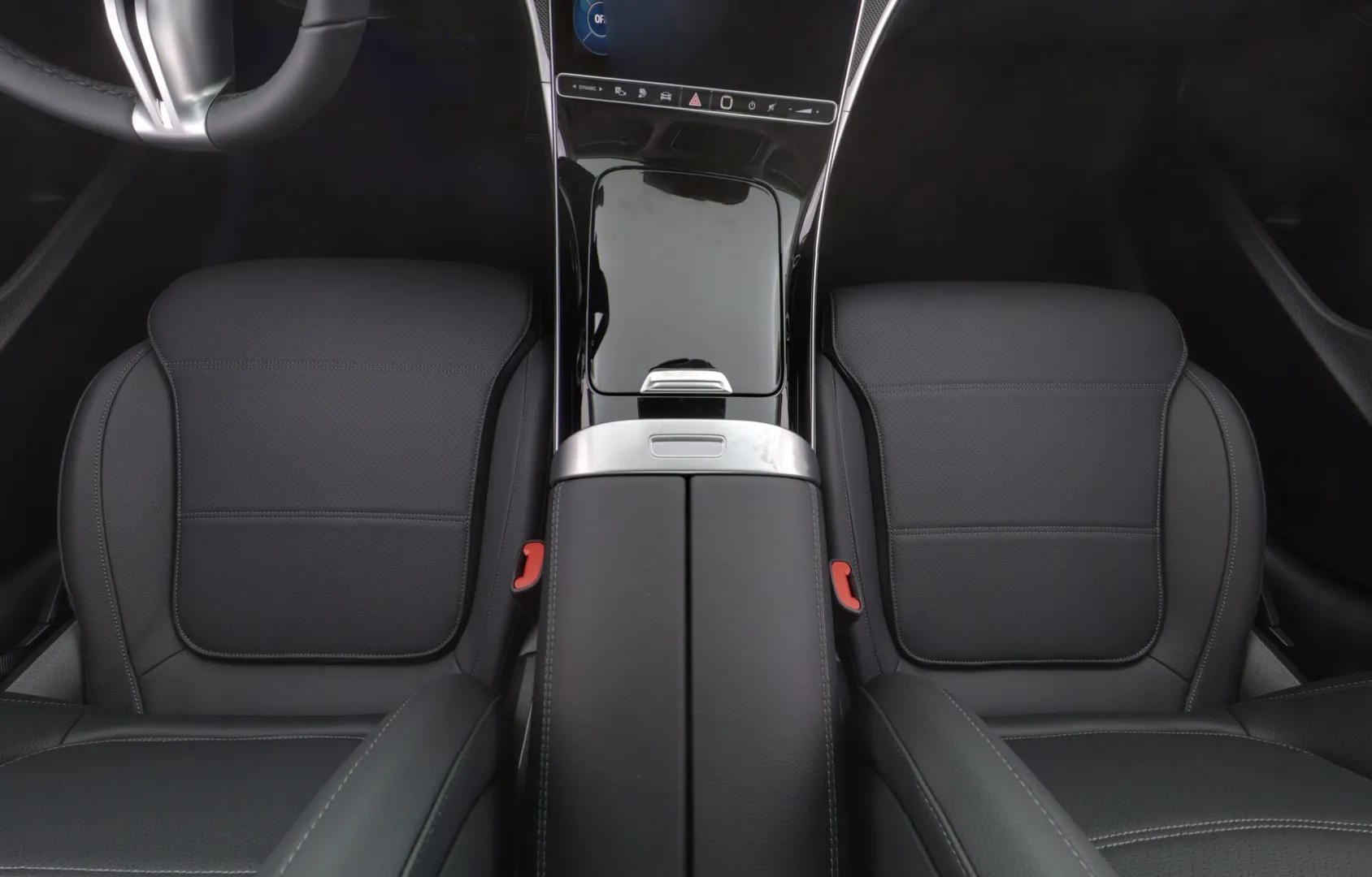 Mercedes-Benz C JNY-673 carousel image