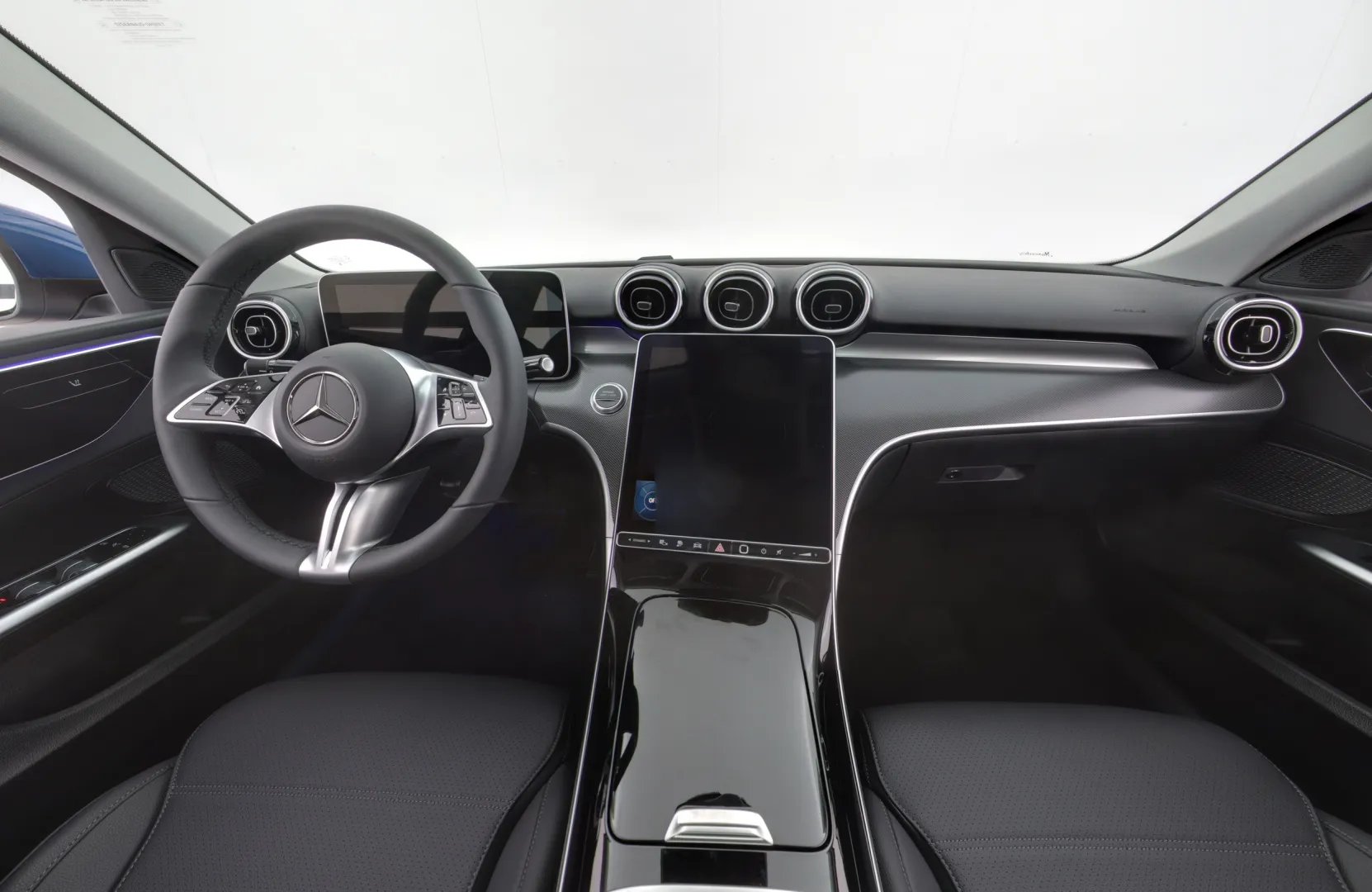 Mercedes-Benz C JNY-673 carousel image