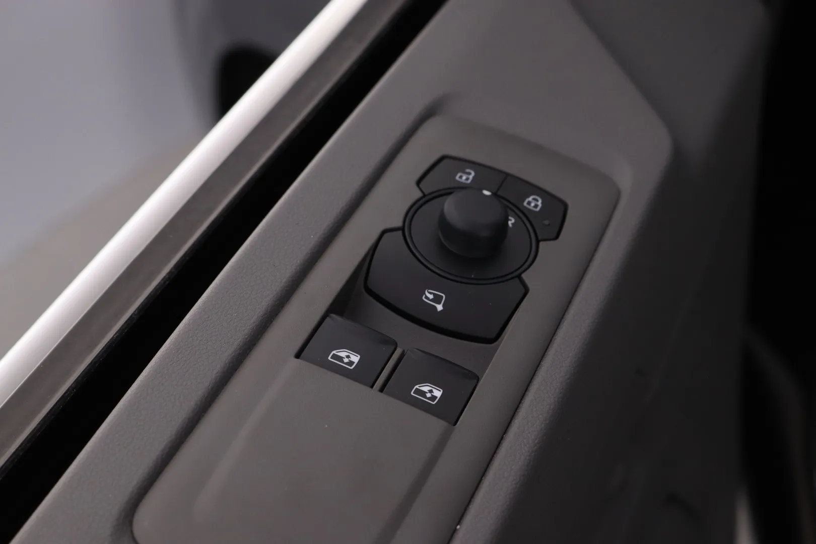 Volkswagen Transporter YMK-925 carousel image