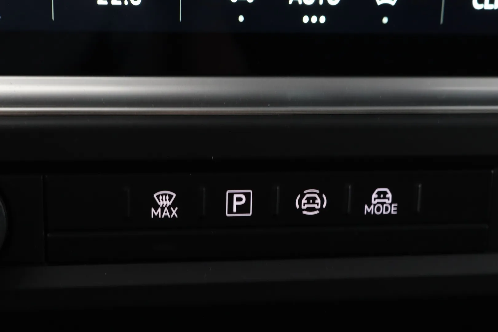 Volkswagen Transporter YMK-925 carousel image