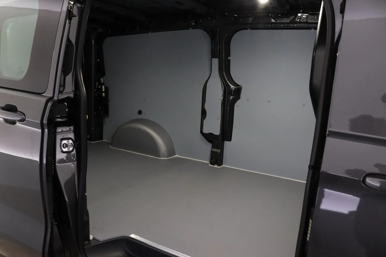 Volkswagen Transporter YMK-925 carousel image