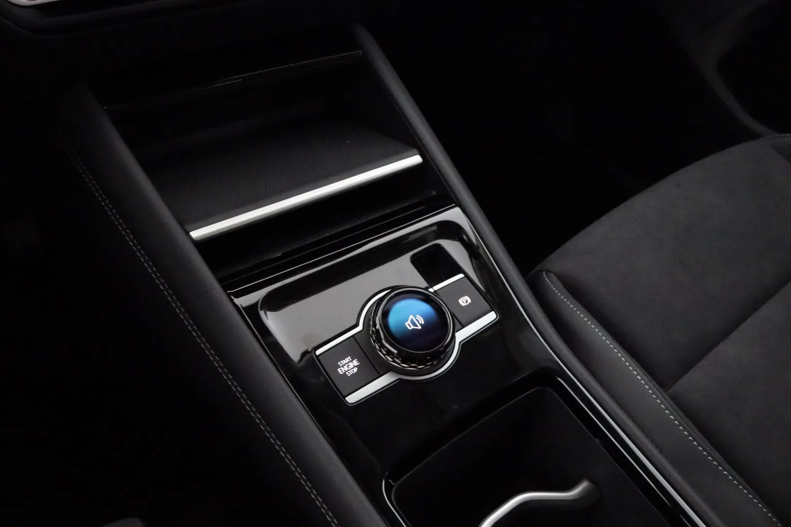 VOLKSWAGEN Tiguan RXO-178 carousel image