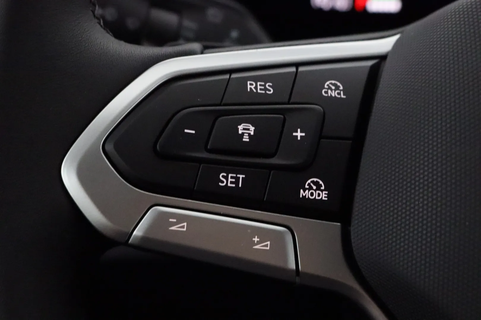 VOLKSWAGEN Tiguan RXO-178 carousel image