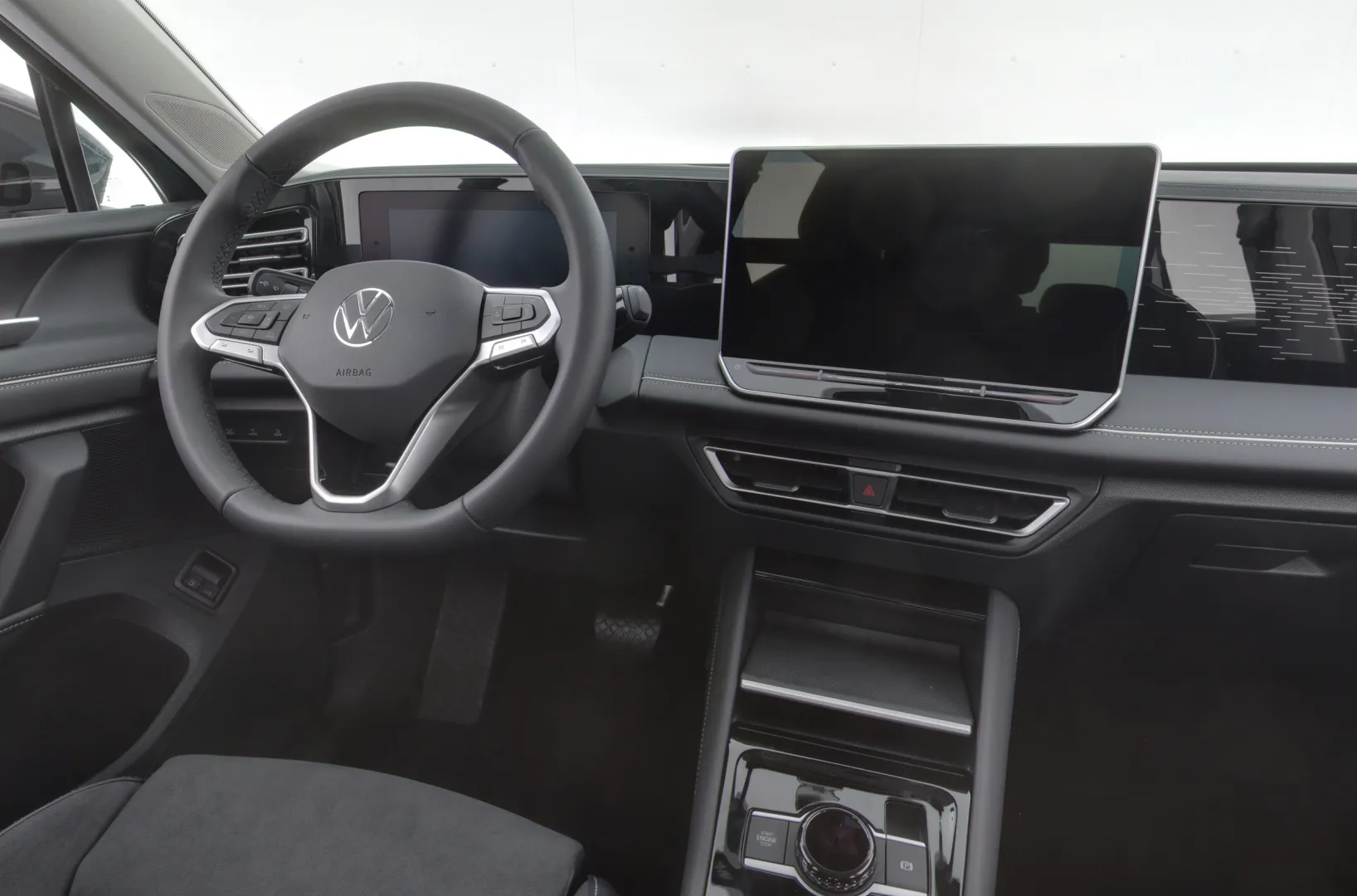 VOLKSWAGEN Tiguan RXO-178 carousel image