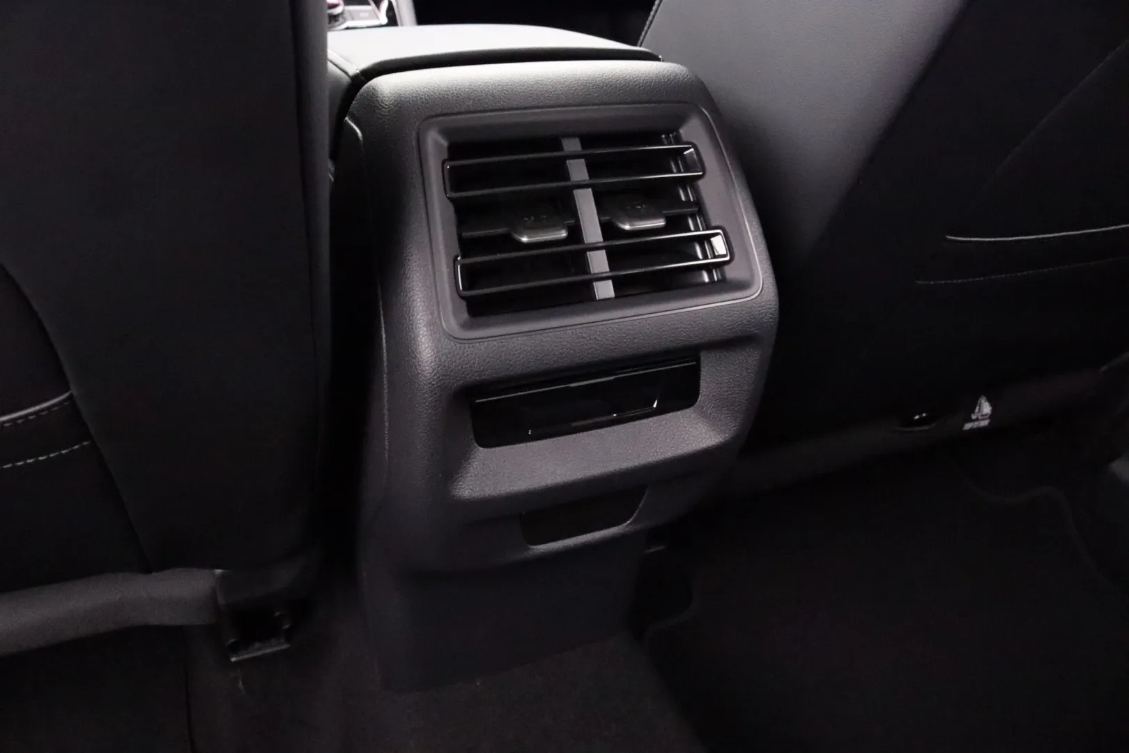 VOLKSWAGEN Tiguan RXO-178 carousel image