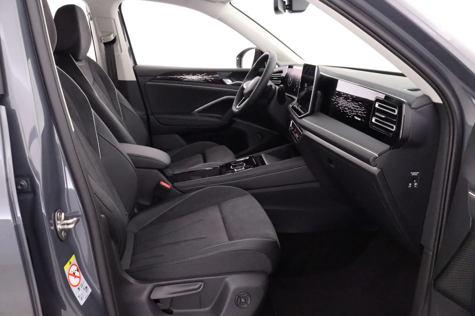 VOLKSWAGEN Tiguan RXO-178 carousel image