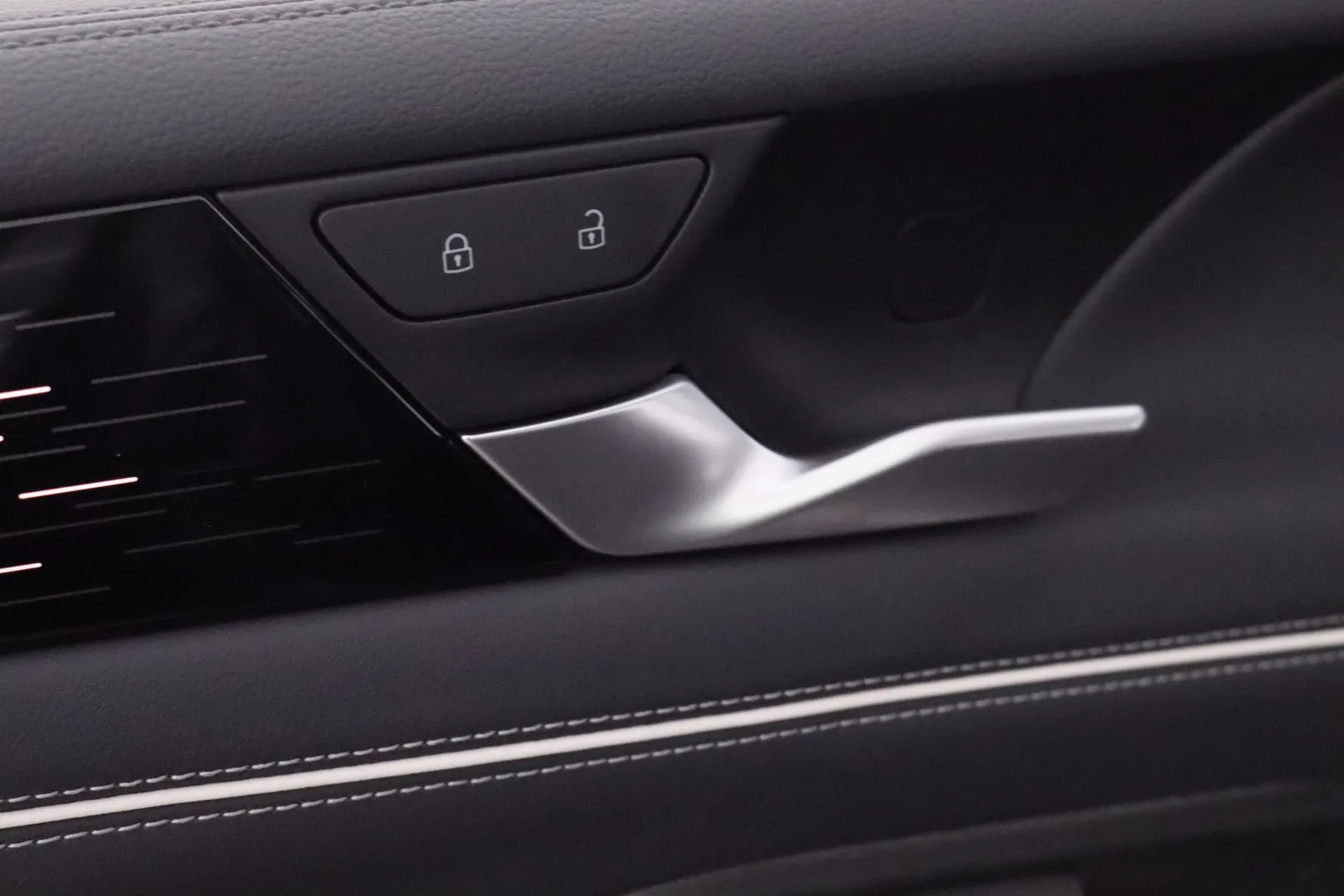 VOLKSWAGEN Tiguan RXO-178 carousel image