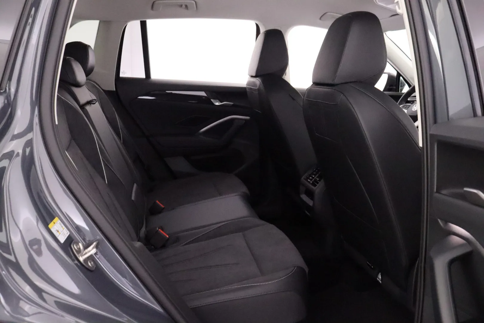 VOLKSWAGEN Tiguan RXO-178 carousel image