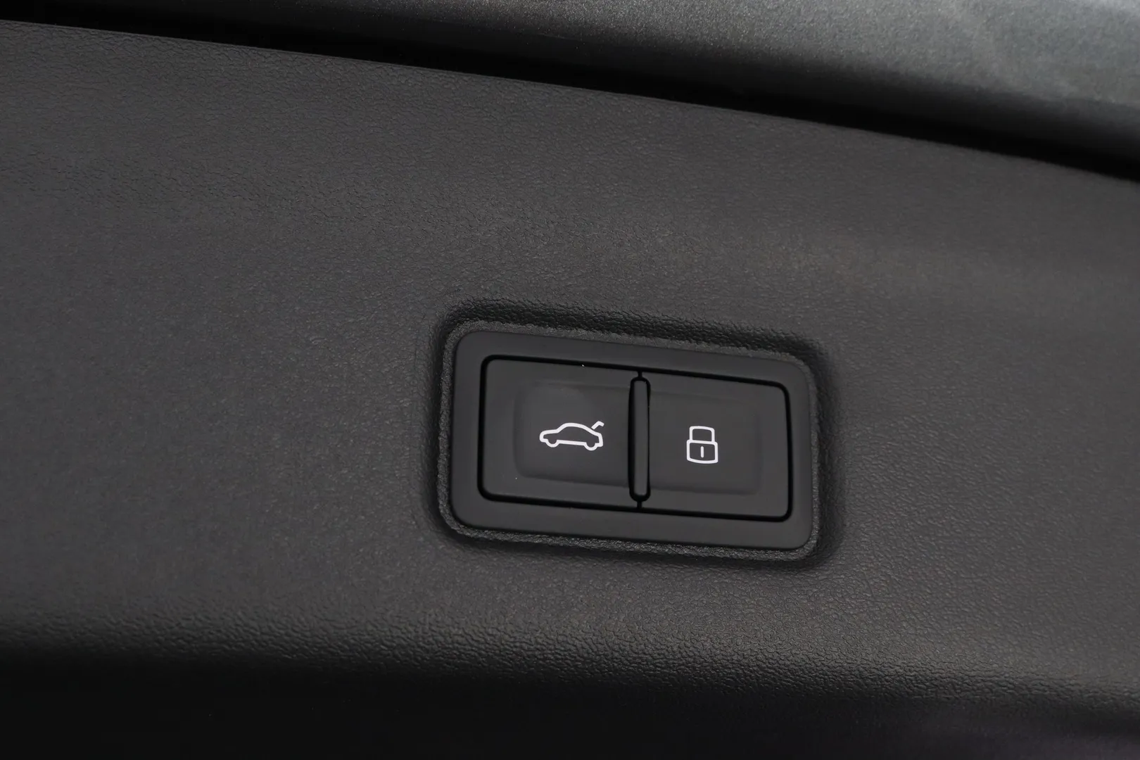 Audi Q6 e-tron YMC-899 carousel image