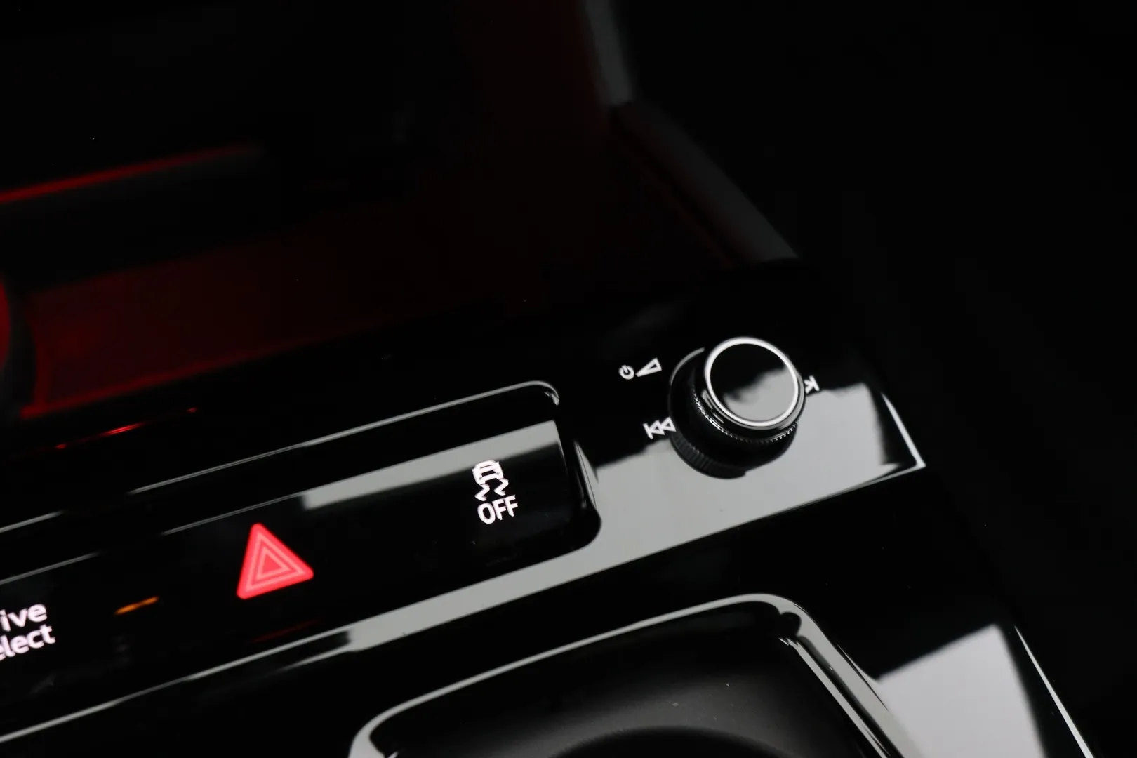 Audi Q6 e-tron YMC-899 carousel image