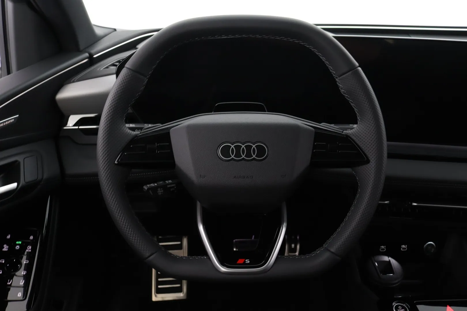 Audi Q6 e-tron YMC-899 carousel image