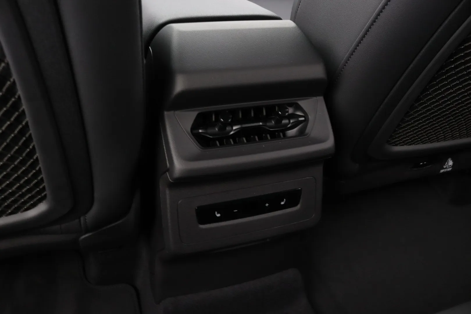 Audi Q6 e-tron YMC-899 carousel image