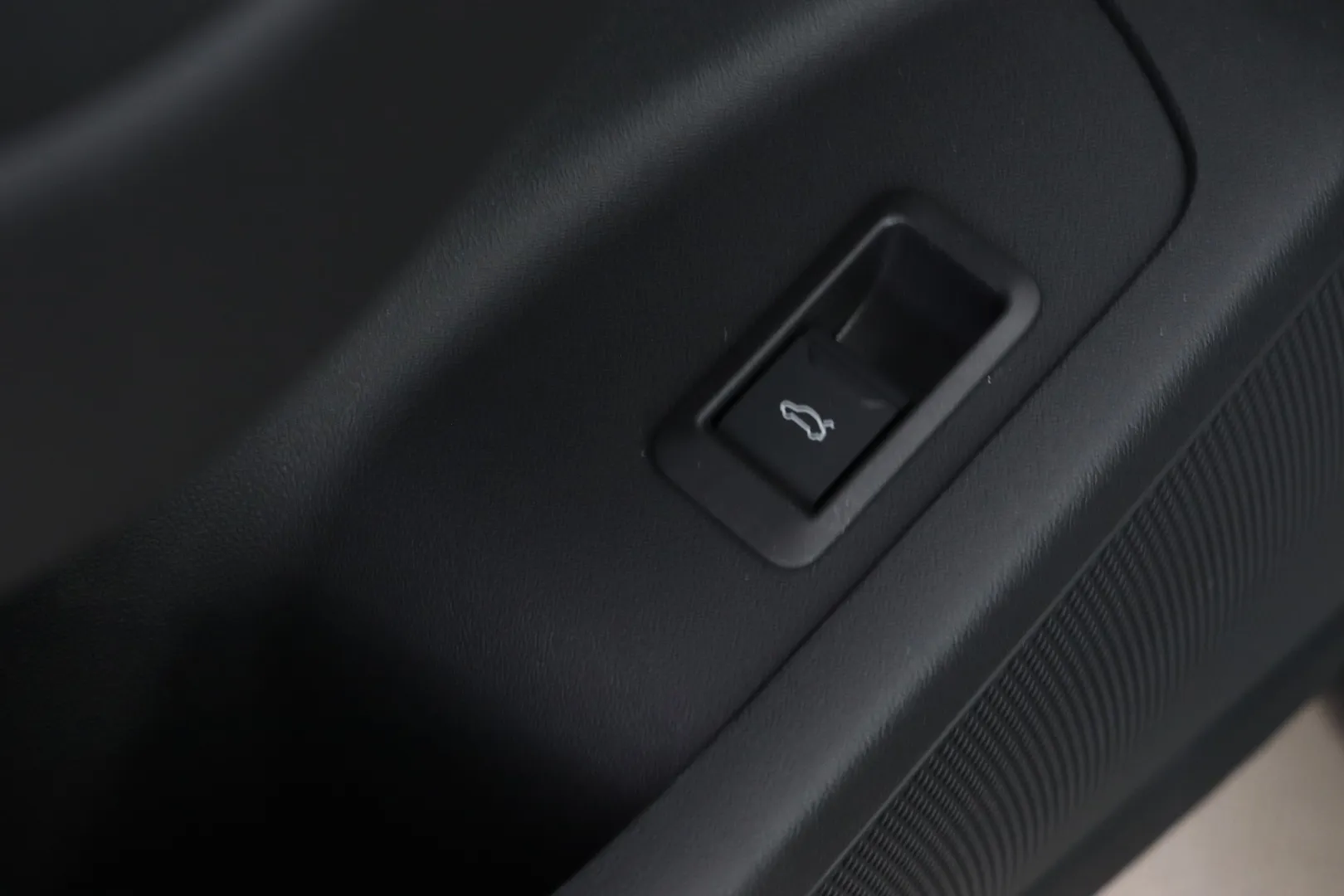 Audi Q6 e-tron YMC-899 carousel image
