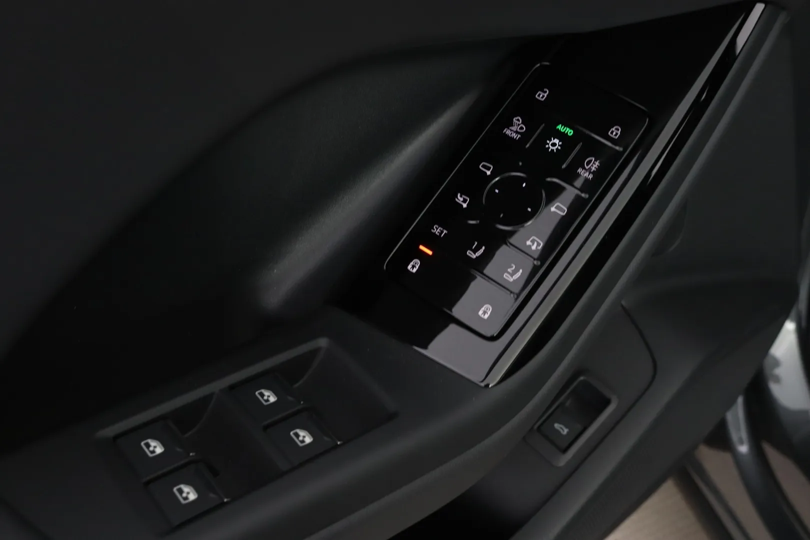 Audi Q6 e-tron YMC-899 carousel image