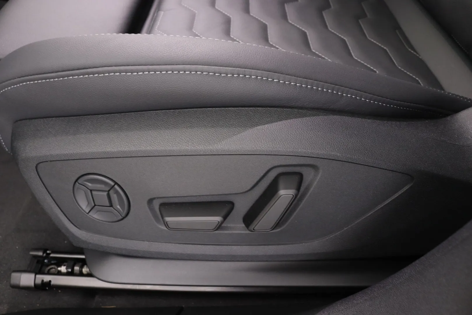 Audi A6 e-tron ZRL-109 carousel image