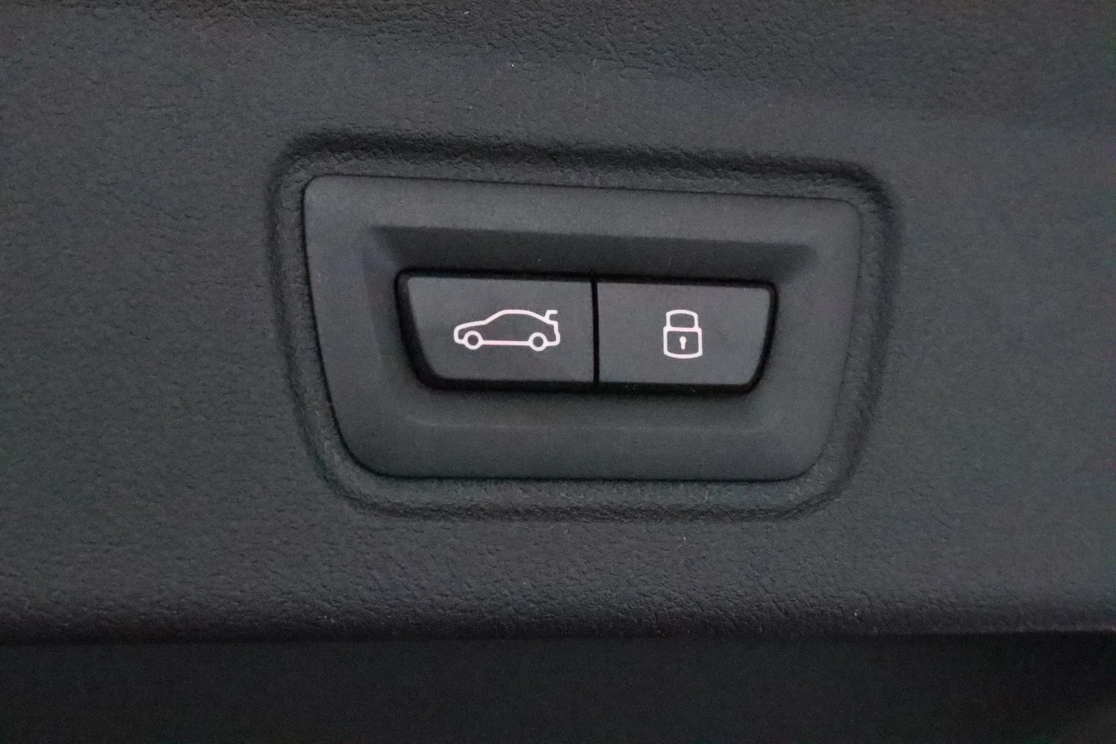 BMW I4 M60 YMJ-624 carousel image