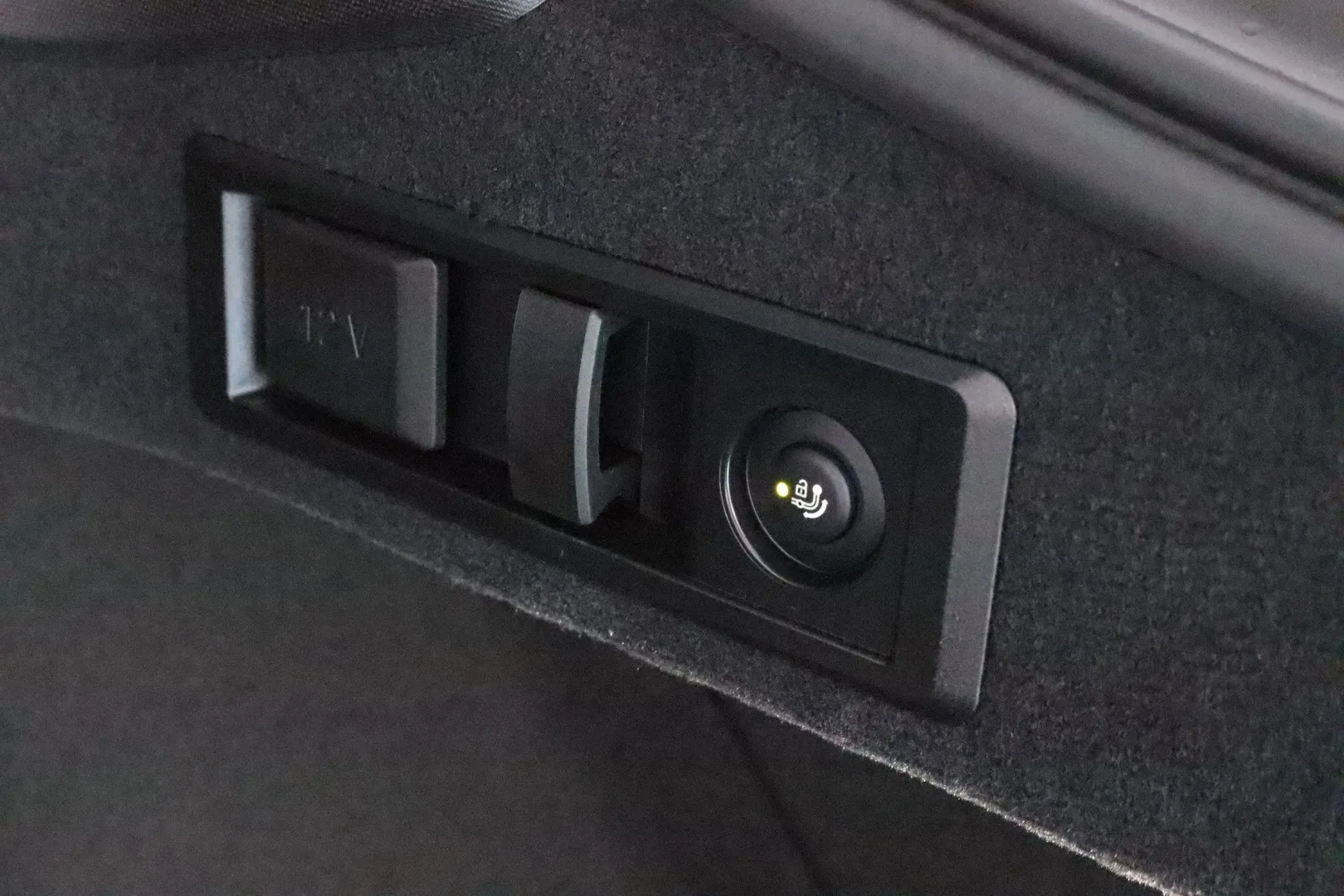 BMW I4 M60 YMJ-624 carousel image