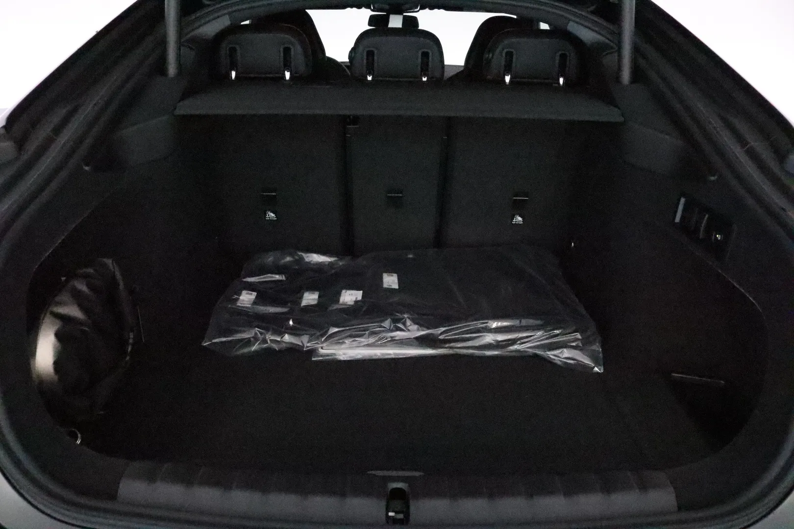 BMW I4 M60 YMJ-624 carousel image