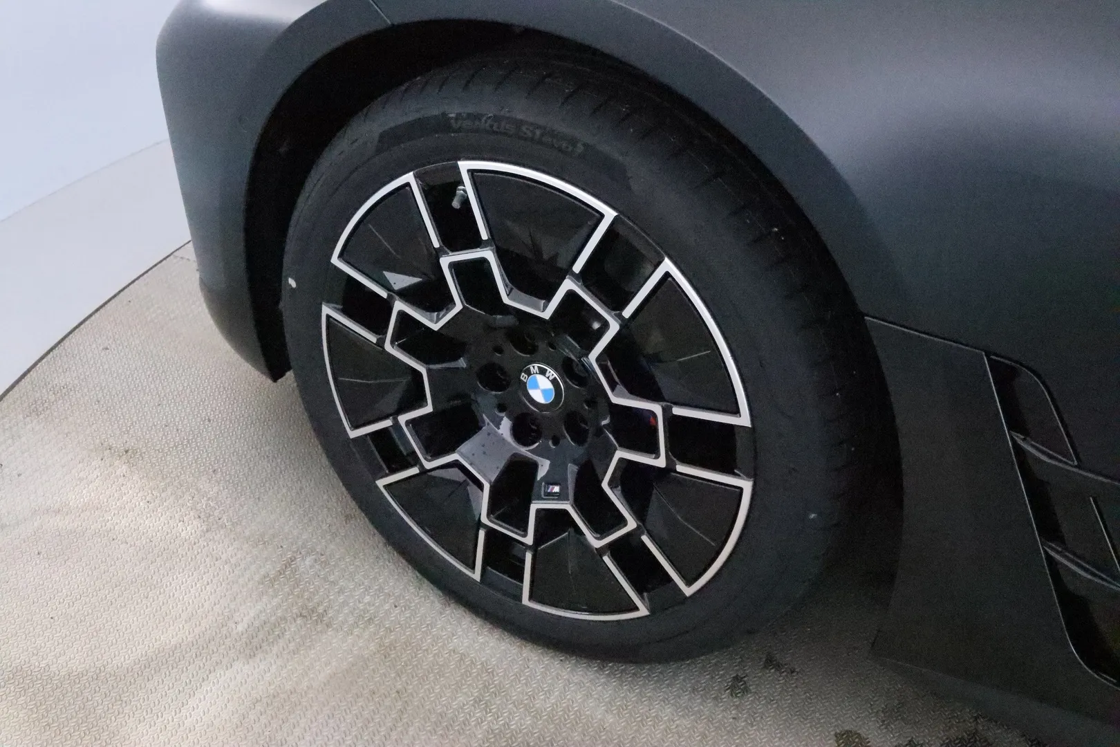 BMW I4 M60 YMJ-624 carousel image