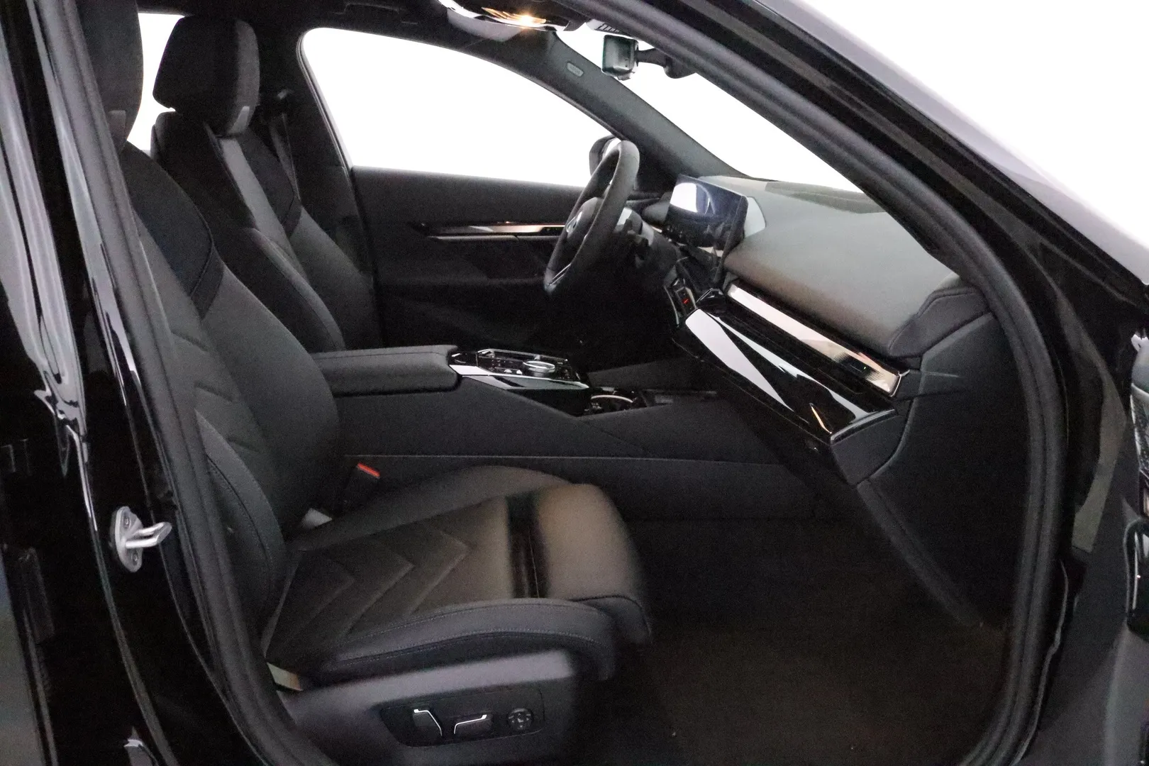 BMW 530 ZPX-179 carousel image