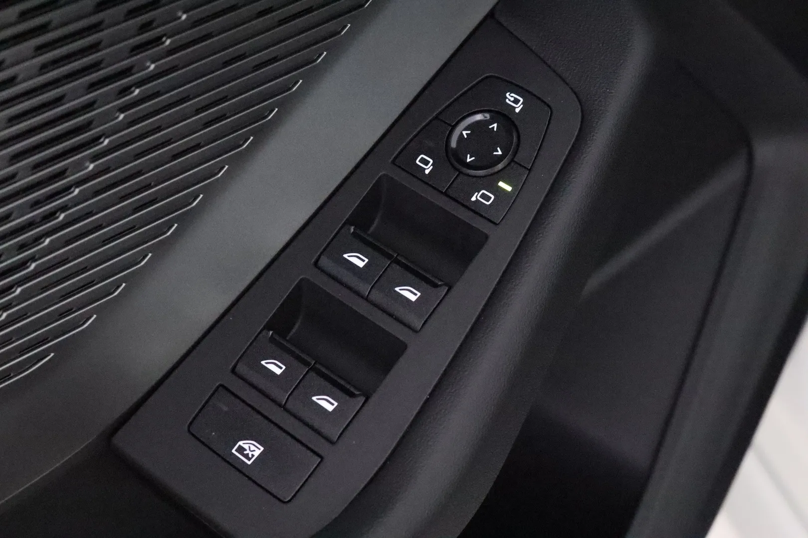 BMW 120 ZPX-672 carousel image