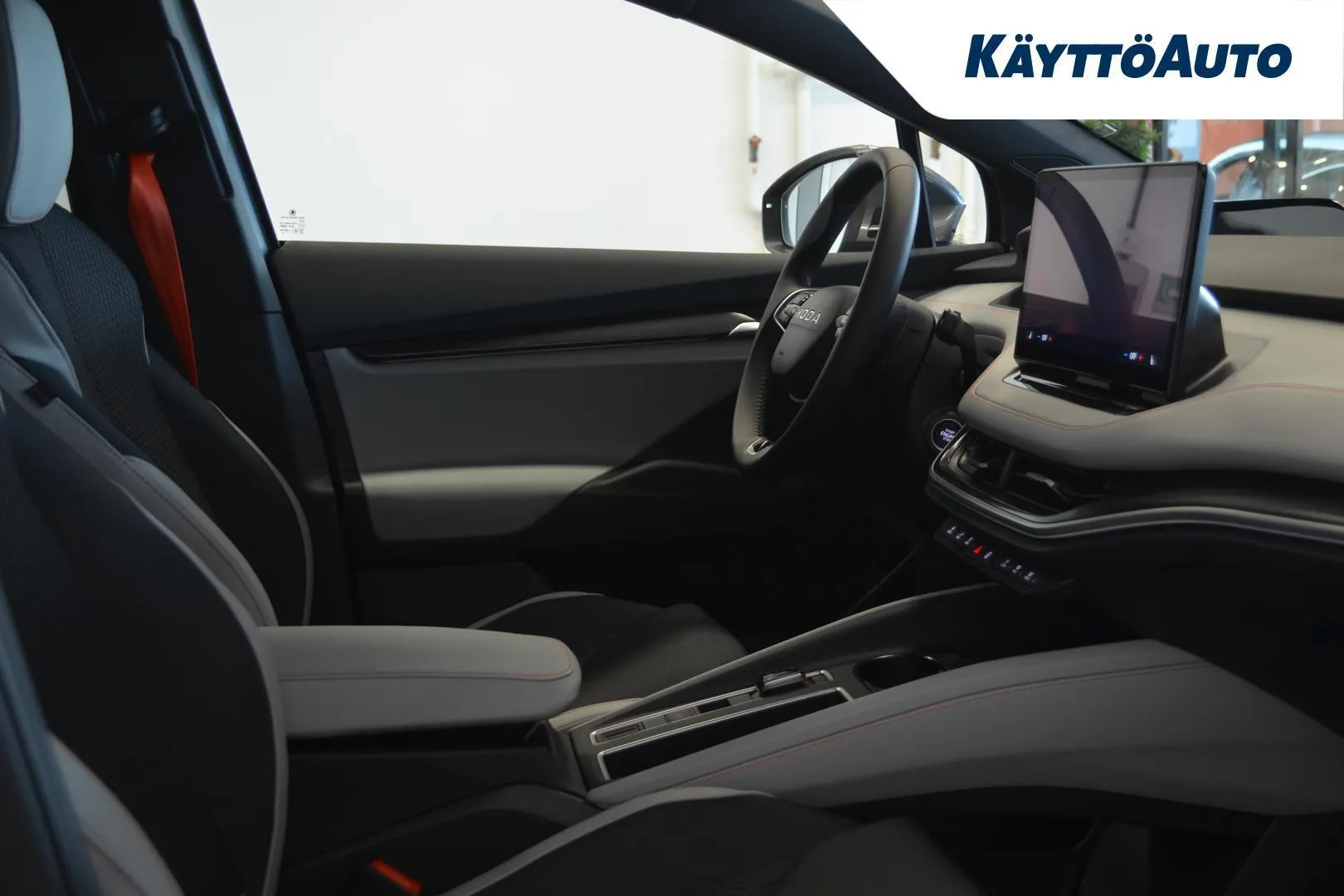 Skoda Enyaq YME-292 carousel image