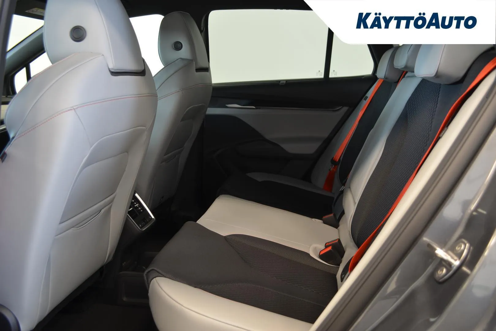 Skoda Enyaq YME-292 carousel image