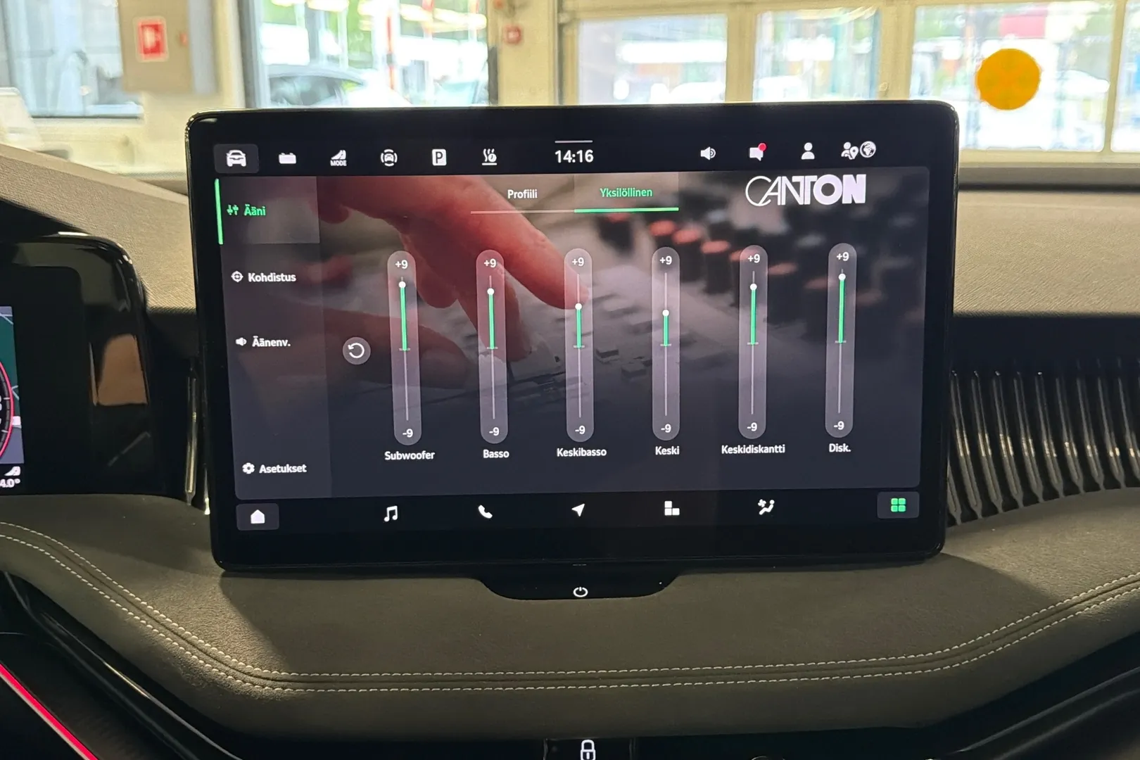 Skoda Superb ZRC-513 carousel image