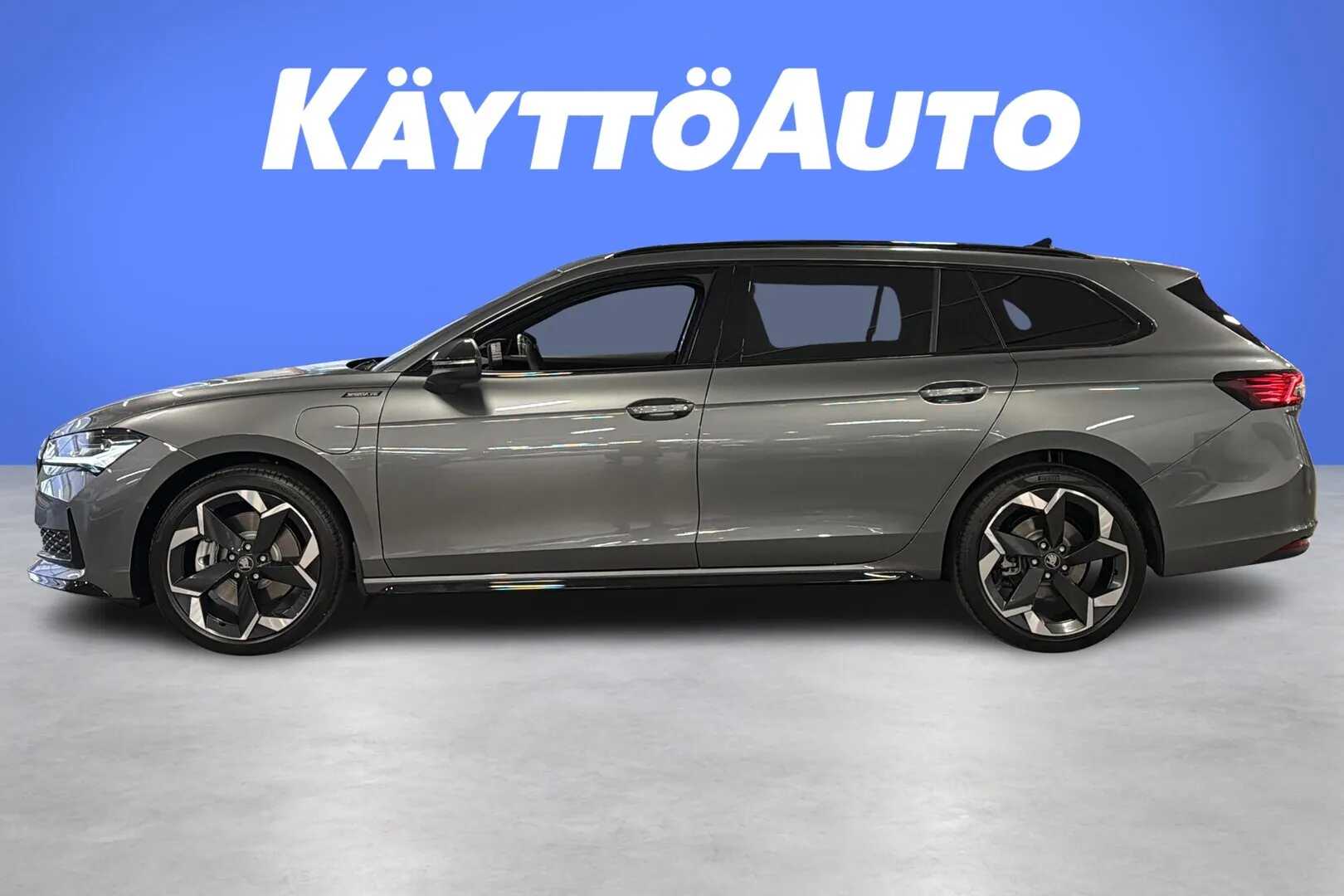 Skoda Superb ZRC-513 carousel image