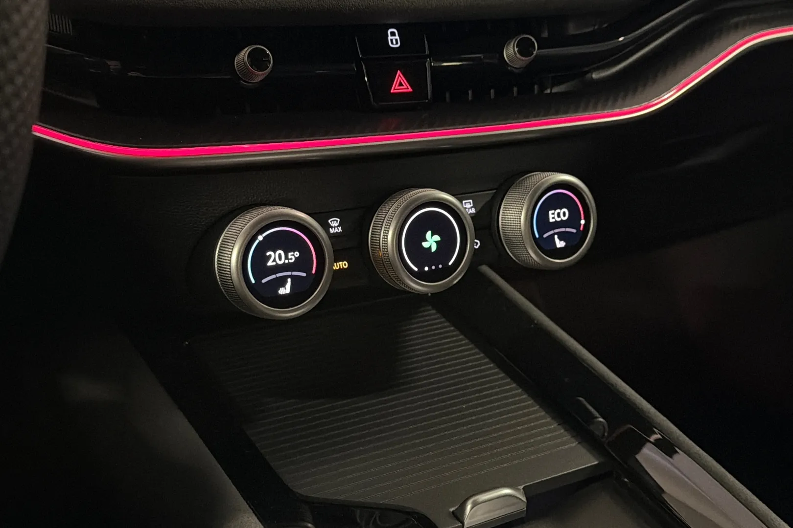 Skoda Superb ZRC-513 carousel image