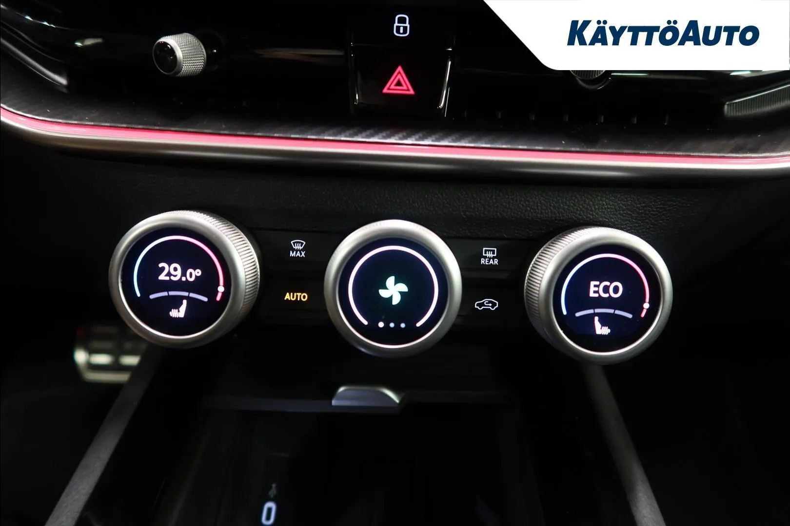 Skoda Superb ZRC-513 carousel image