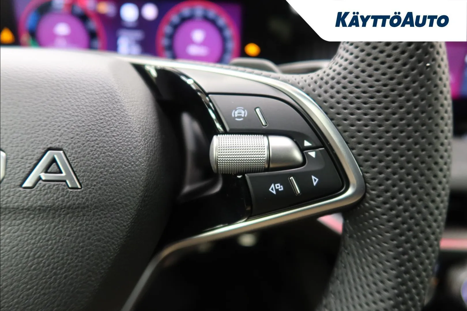 Skoda Superb ZRC-513 carousel image