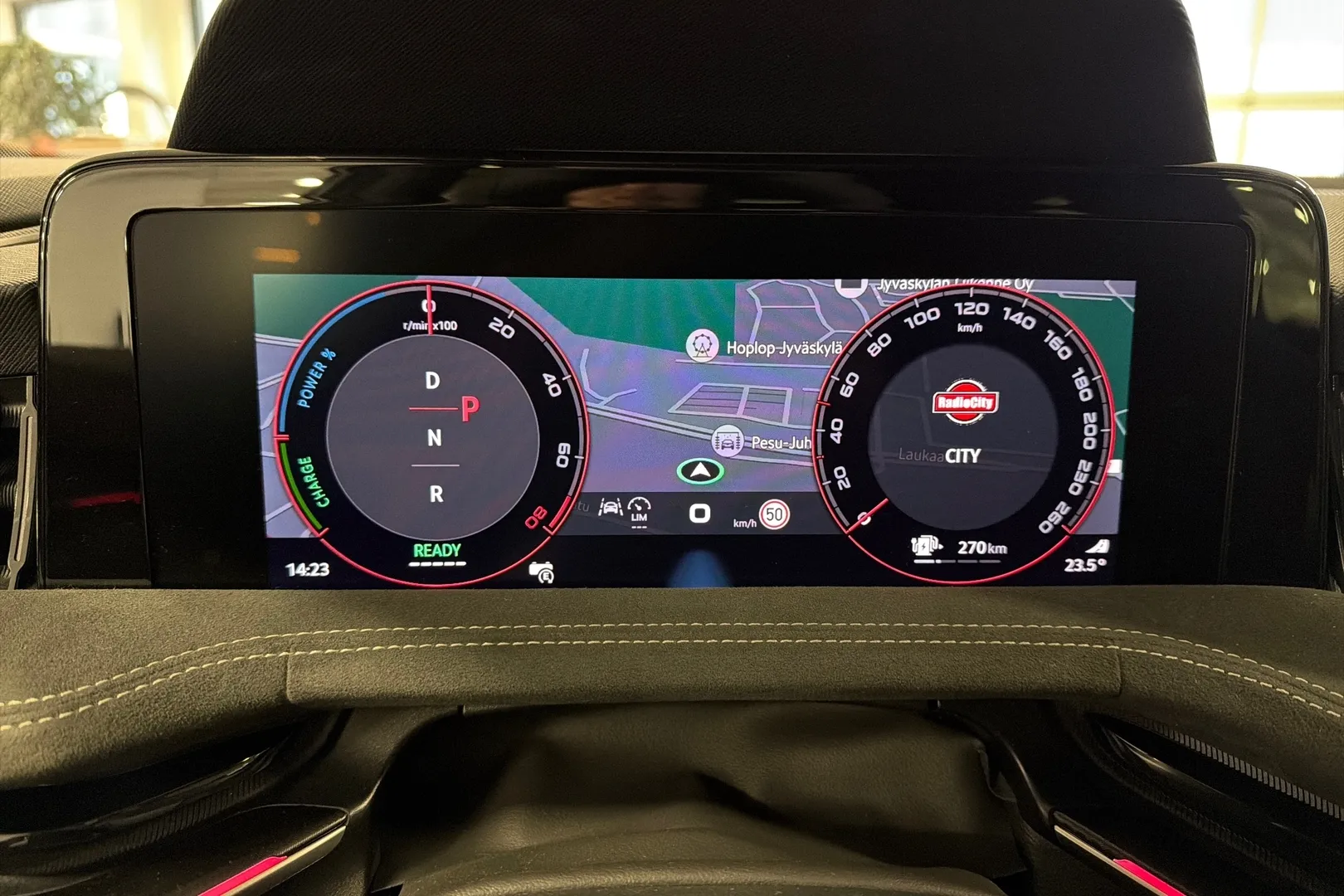 Skoda Superb ZRC-513 carousel image