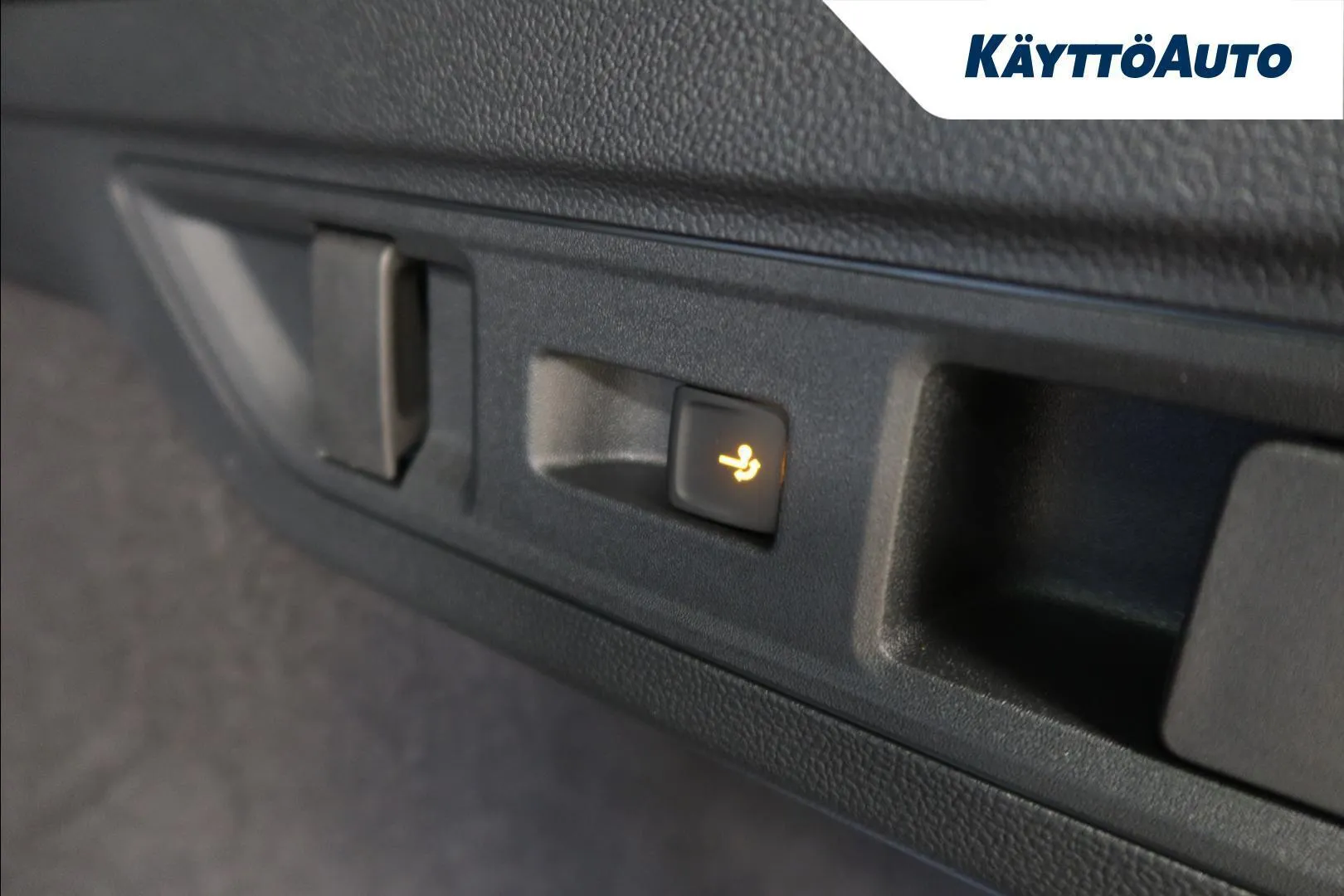 Skoda Superb ZRC-513 carousel image