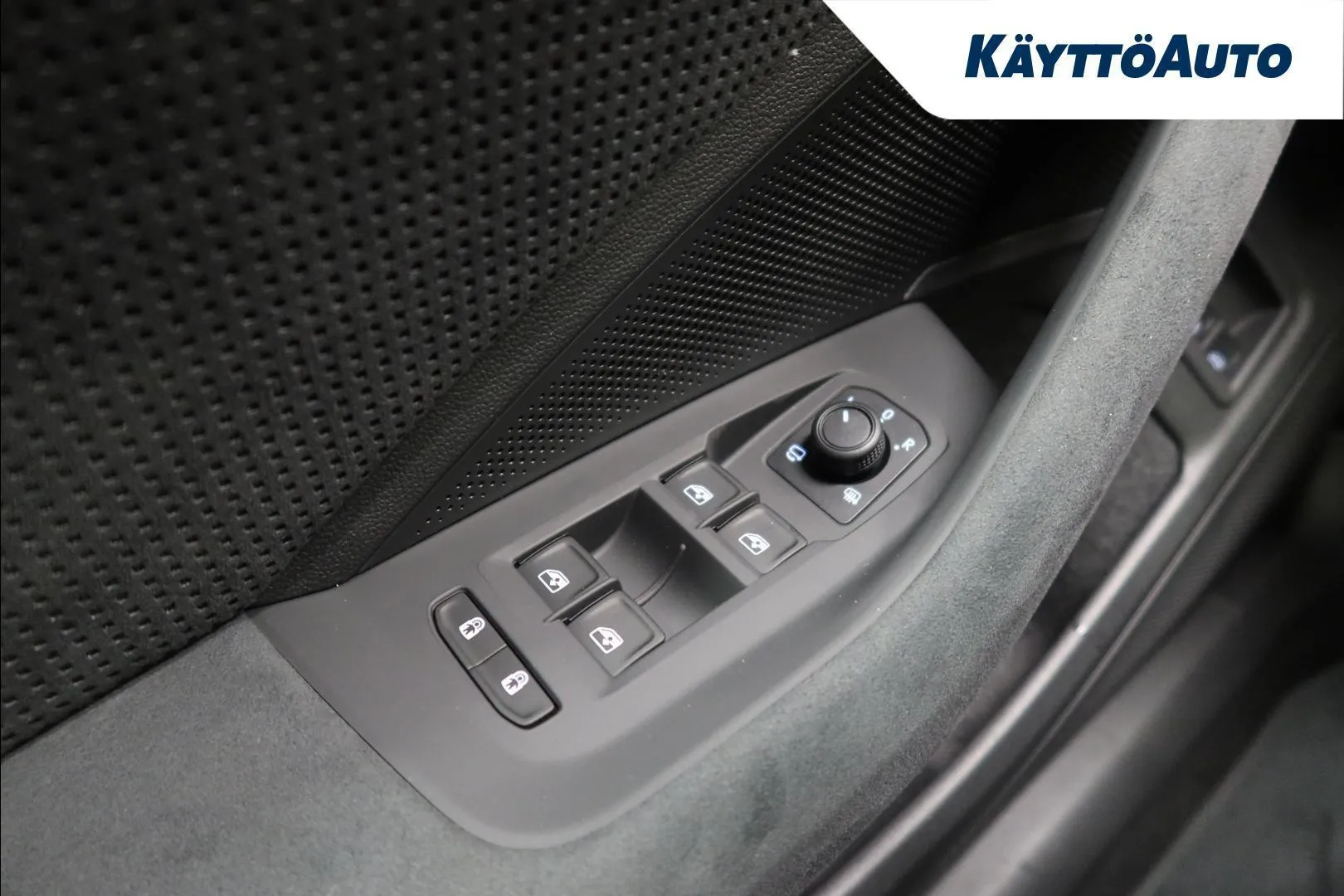 Skoda Superb ZRC-513 carousel image