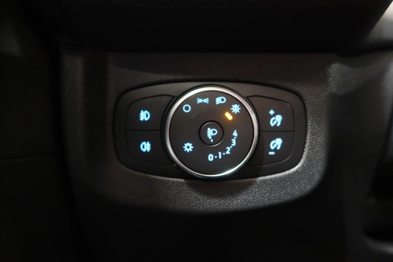 Ford Transit Courier XTR-729 carousel image