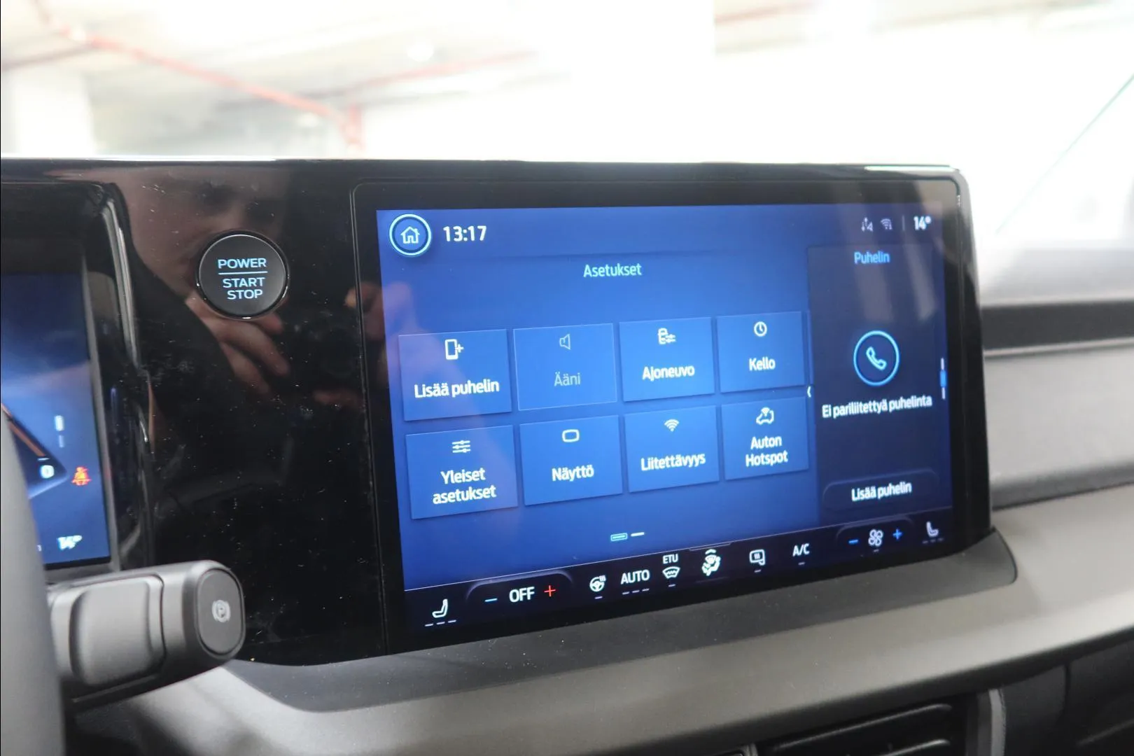 Ford Transit Courier XTR-729 carousel image